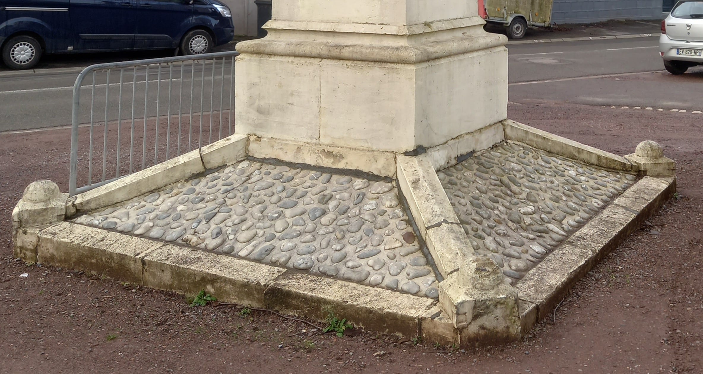 Avant monument aux morts Échinghen