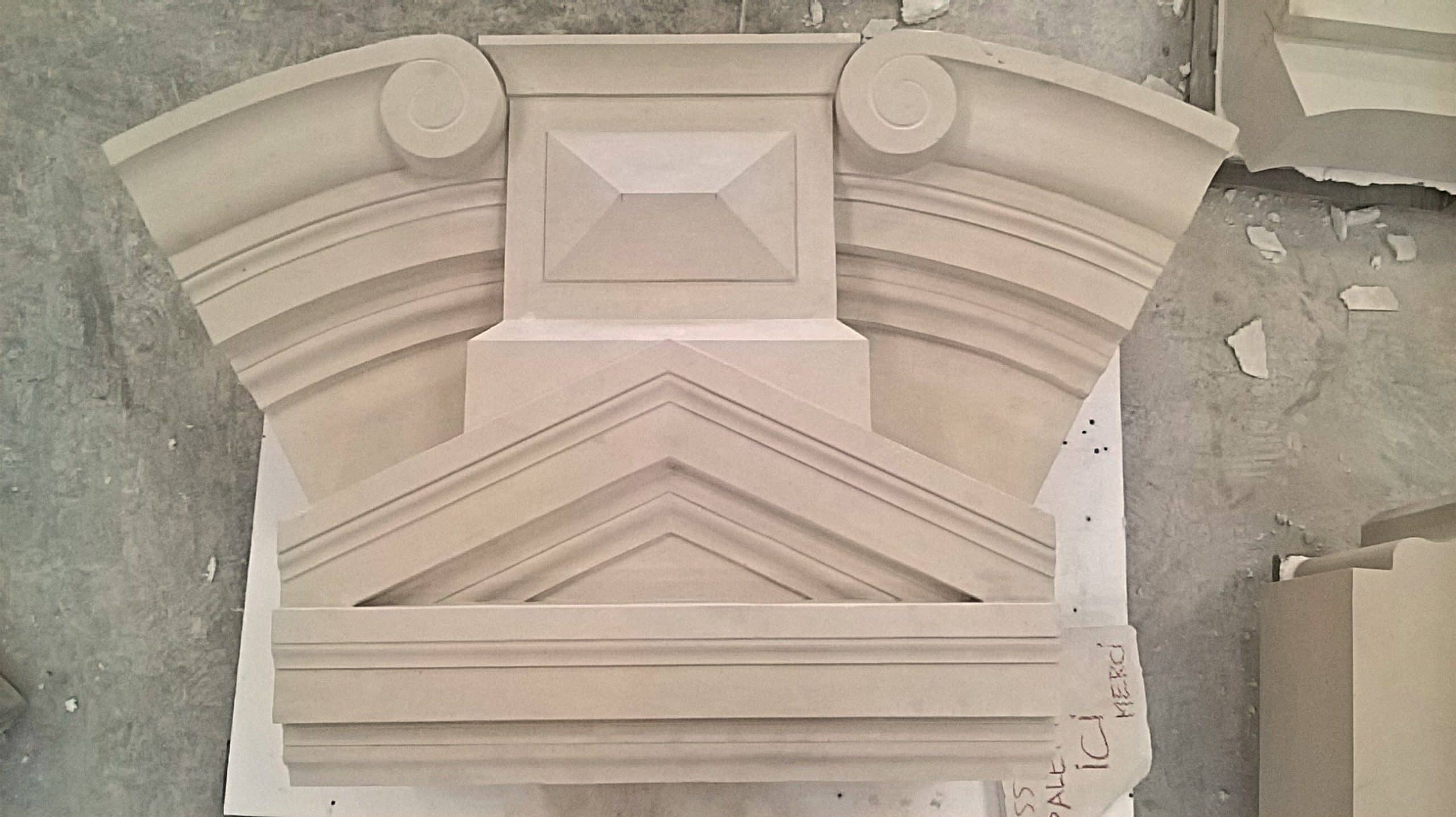 Fronton taille de pierre